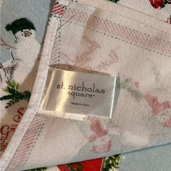 NWOT St.Nicholas Square Holiday Tree Farm Border Napkin 4-pk. 18"x18" - Picture 3 of 3